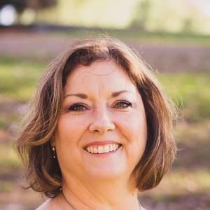 Meet your Posher, Lora